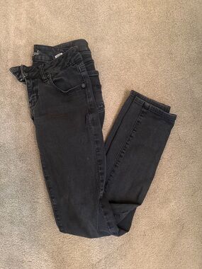 AE Women’s Black Skinny Jeans